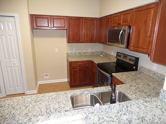 3rd image of 275 Atlantis Cir Unit 101