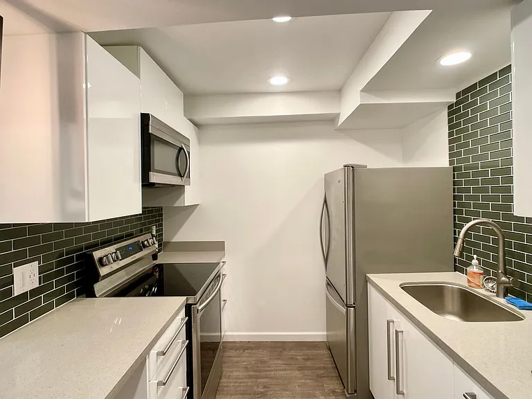 2220 Leon St #103 — Photo 7