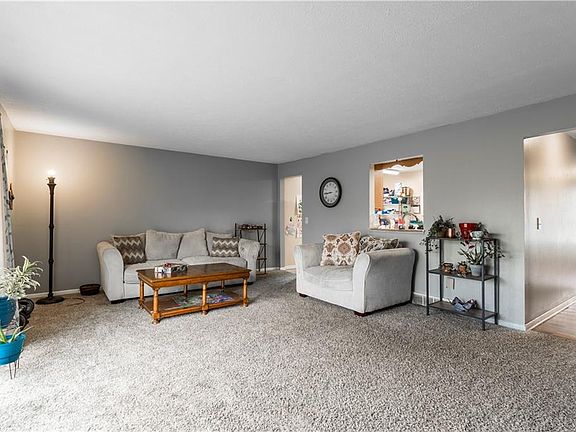 4th image of 29348 Stewart Dr