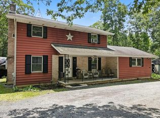 1146 Great Oak Dr, East Stroudsburg, PA 18301