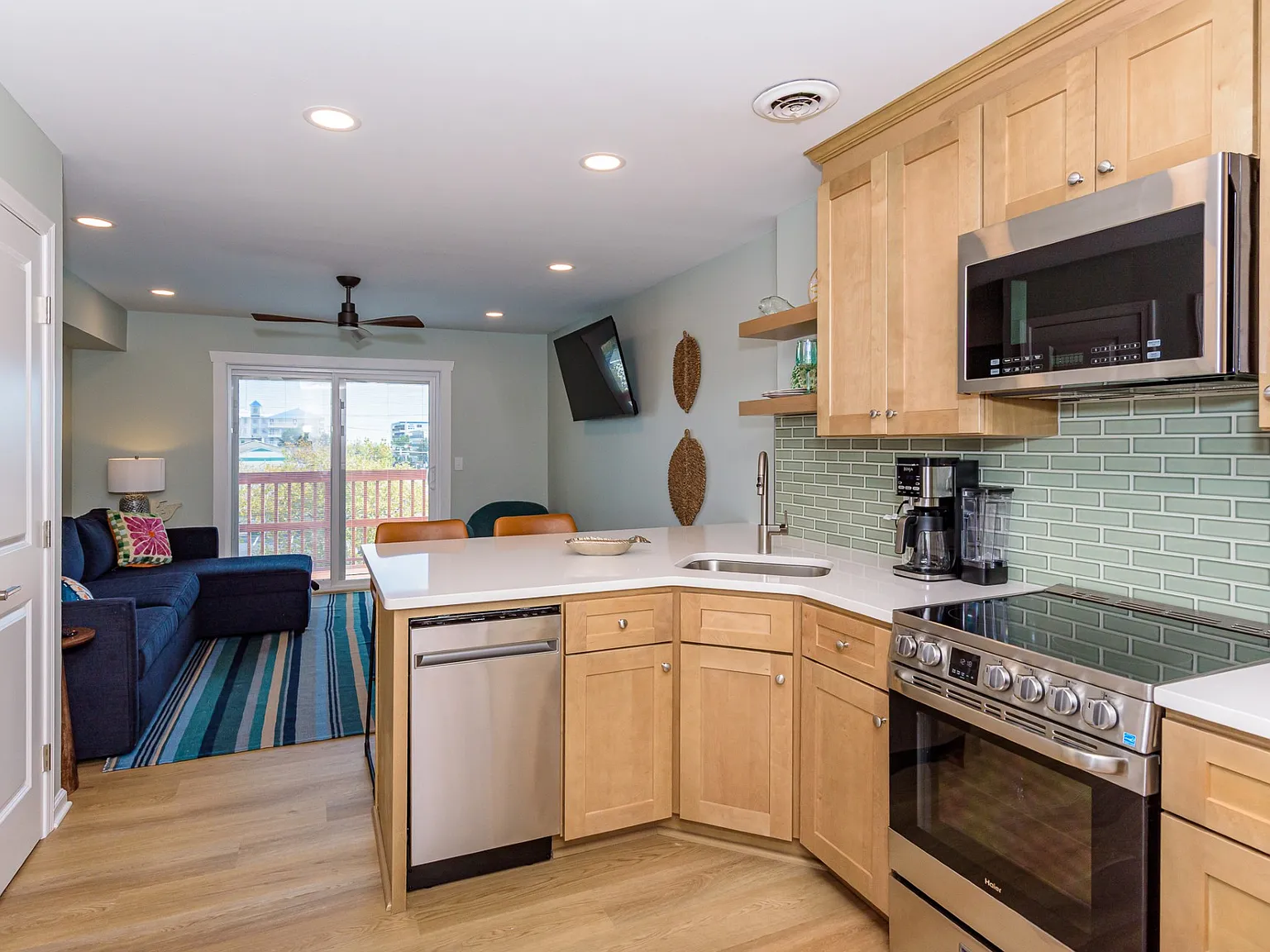 1 bed, 678 sqft, $1,200 — Photo 2
