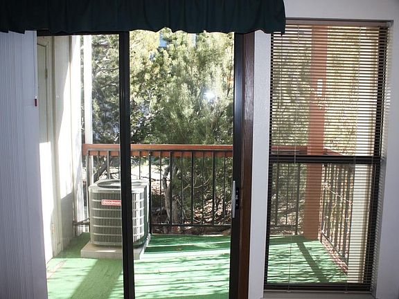 Walk-Out Back Patio