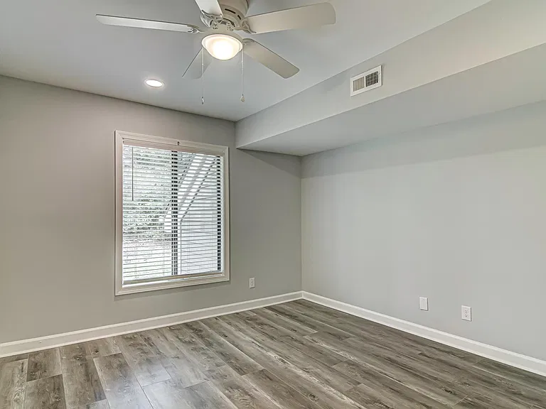 1518 Benjamin Pkwy #D — Photo 21