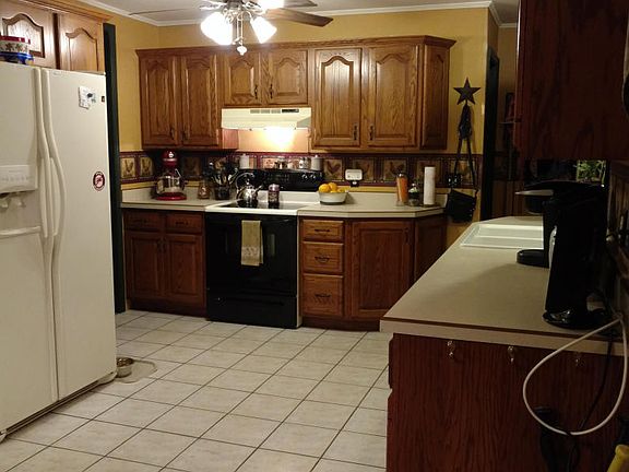 Spacious kitchen, custom cabinets
