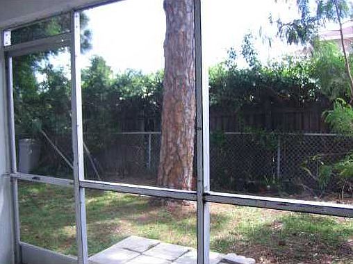 4th image of 1000 SE 3rd St APT 4