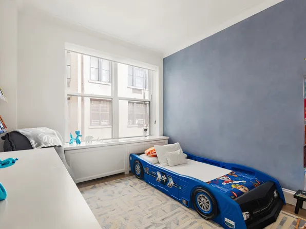 875 Park Avenue image 10 of 12