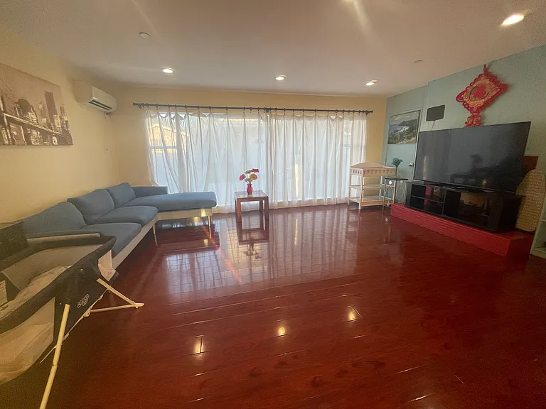 2548 Mayflower Ave #B — Photo 7