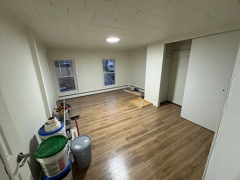 31-33 E Johnston St #3 — Photo 2