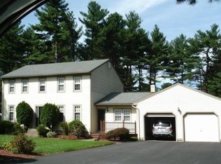 15 Wood Cove Dr, Coventry, RI 02816