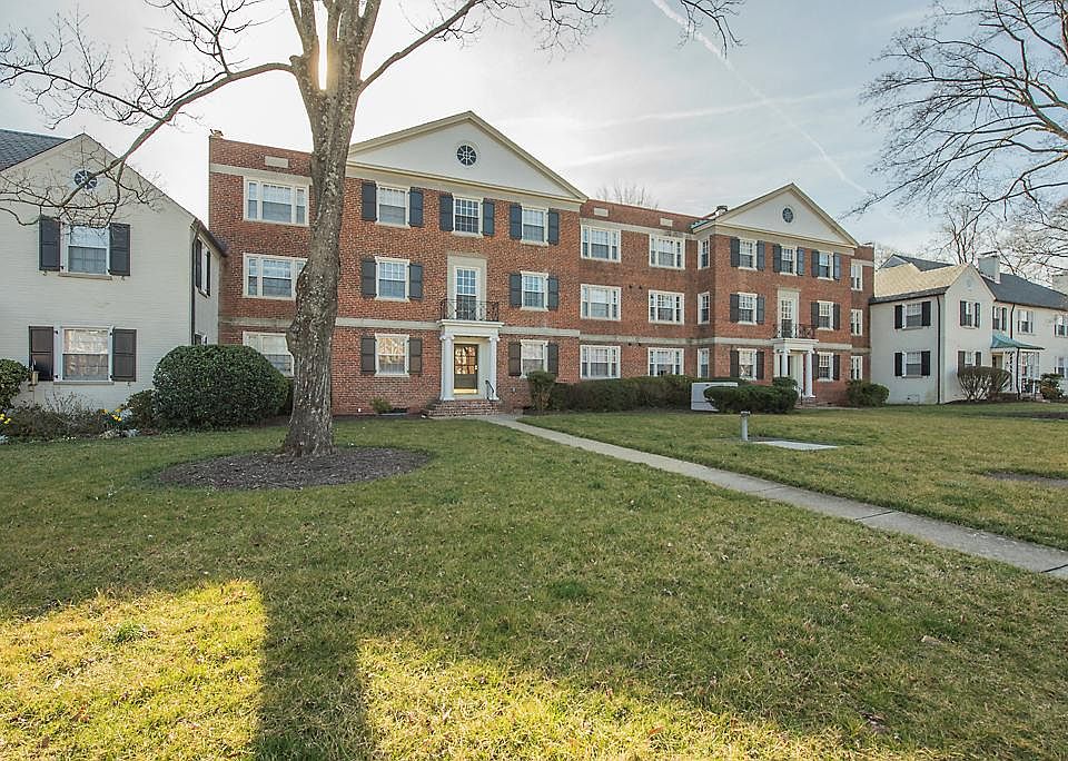 1st image of 47 E Lock Ln Unit 6