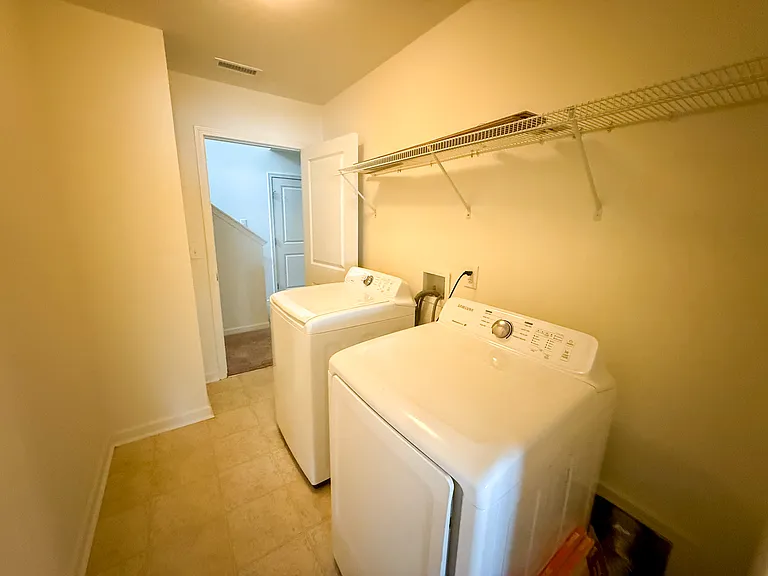 944 Avondale Dr — Photo 16