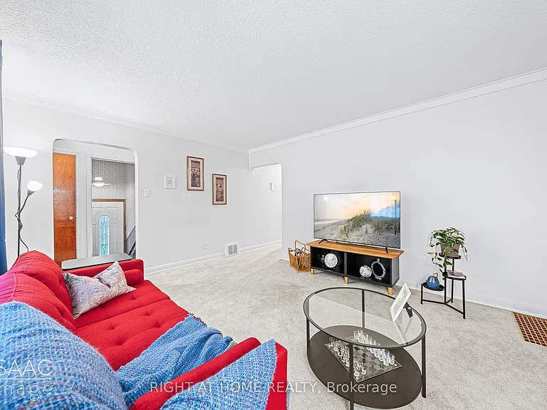 98 Yorkview Dr — Photo 4