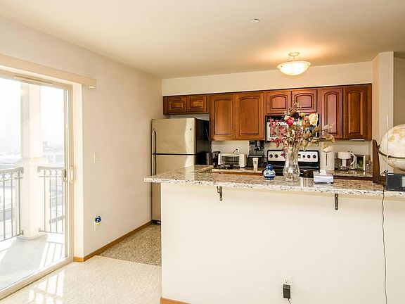 4th image of 1125 E Olive St Floor 5