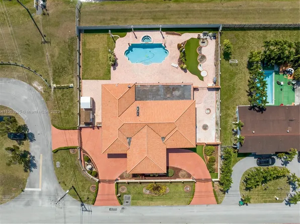 8200 Grand Canal Dr, Miami, FL 33144