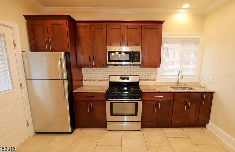 93 Nichols St #R1 — Photo 1