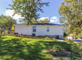 624 Hillsdale St, Whitmore Lake, MI 48189