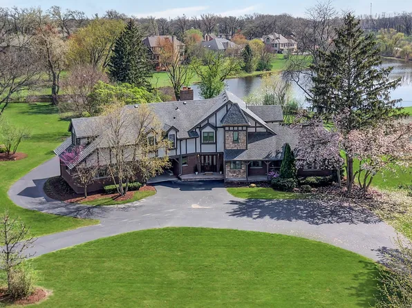 5 Horseshoe Ln, Lemont, IL 60439