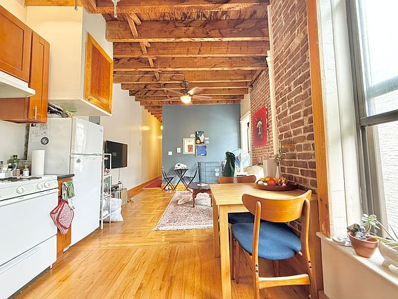5th image of 1054 Bergen St #D2