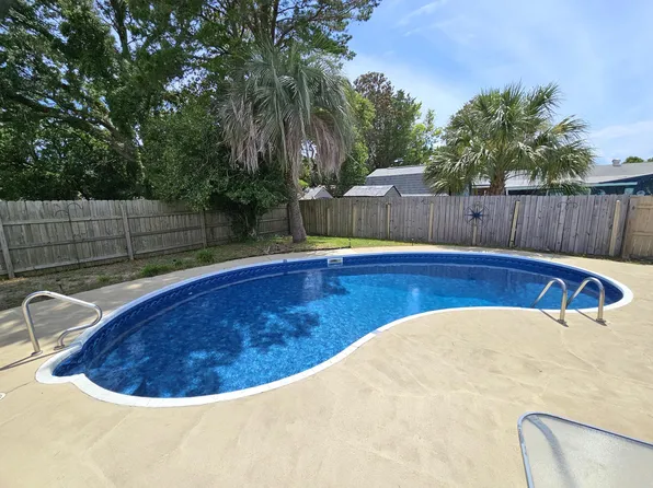 13 10th St, Shalimar, FL 32579