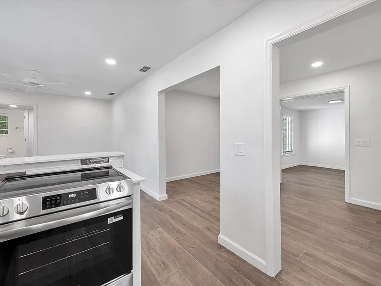 834 Jefferson Ave — Photo 8