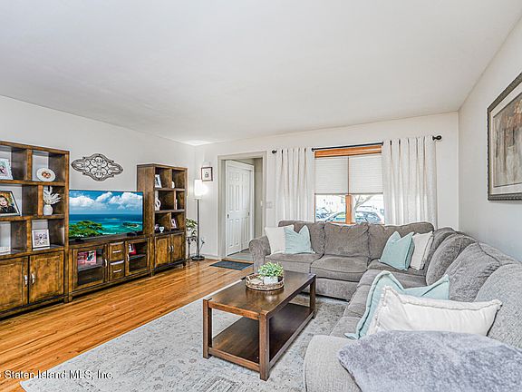 4th image of 23 Ramblewood Ave