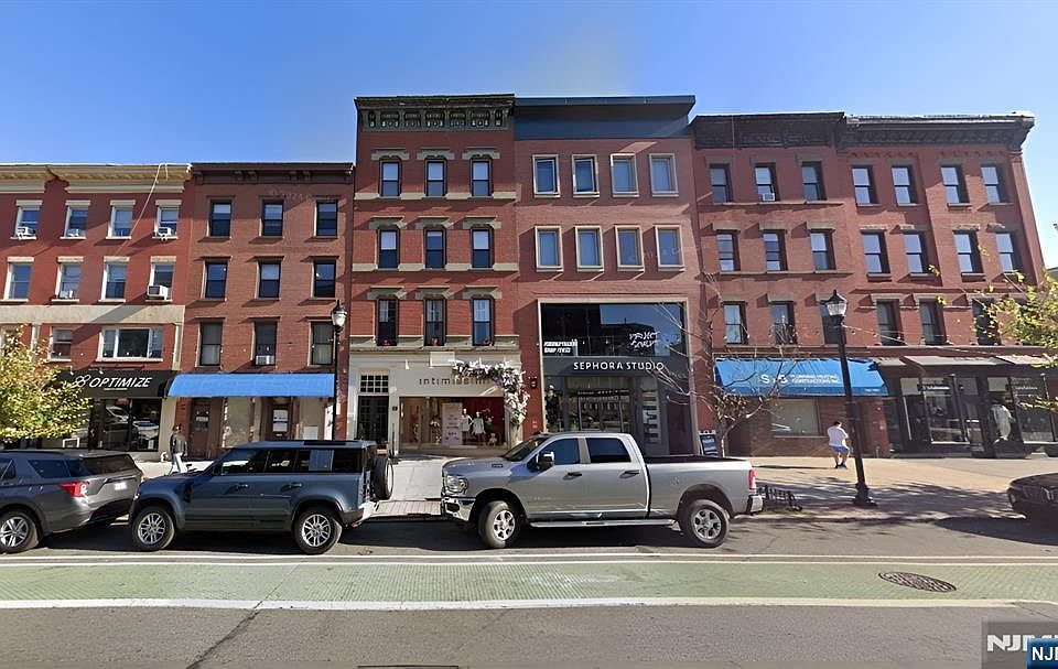 1st image of 321 Washington St #Penthouse 4
