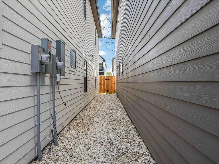 8013 Cora St #B — Photo 17