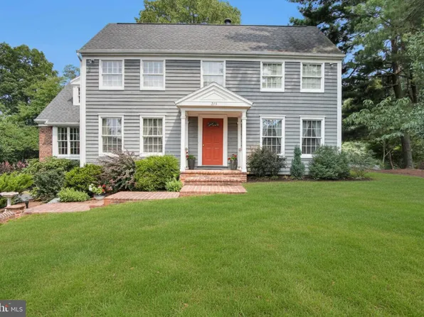 223 W Lisburn Rd, Mechanicsburg, PA 17055