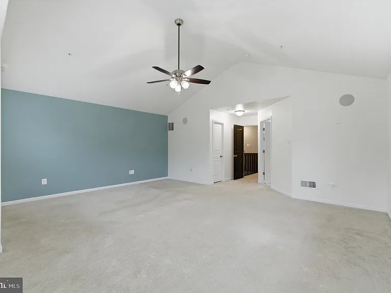 7585 Holly Ridge Dr — Photo 16
