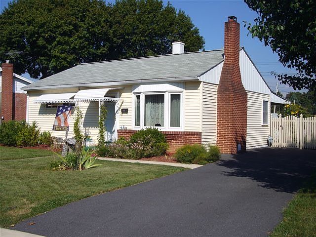 2nd image of 2610 East Blvd