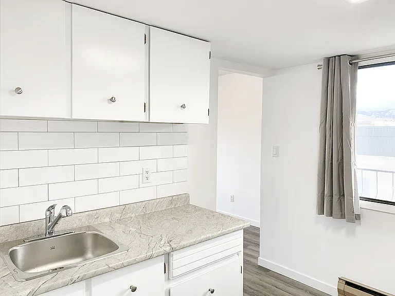 196 Yew St — Photo 4