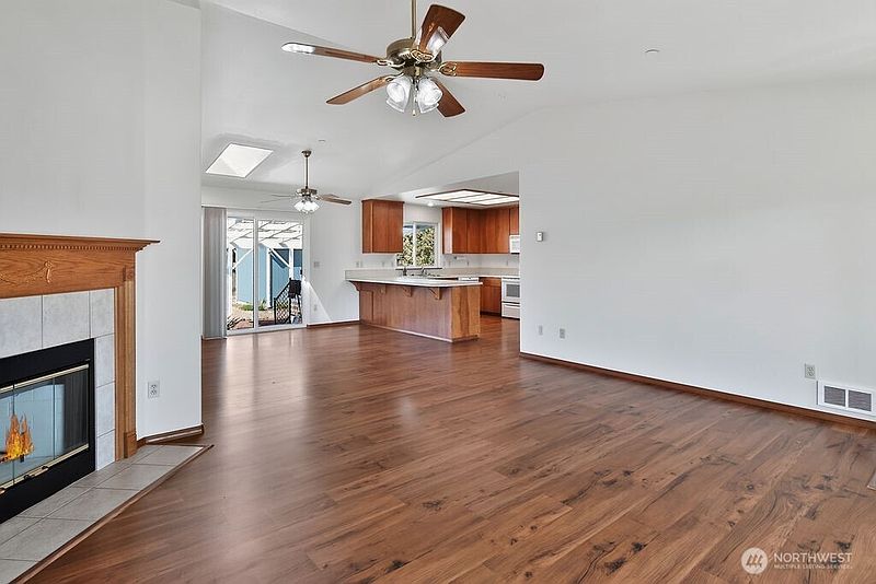 5th image of 860 W Sylvester Court