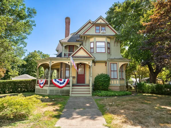 140 West Broad Street, Stonington, CT 06379