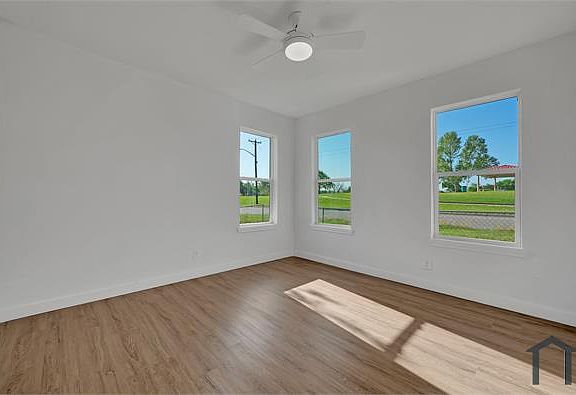 5th image of 4440 Lubbock Ave