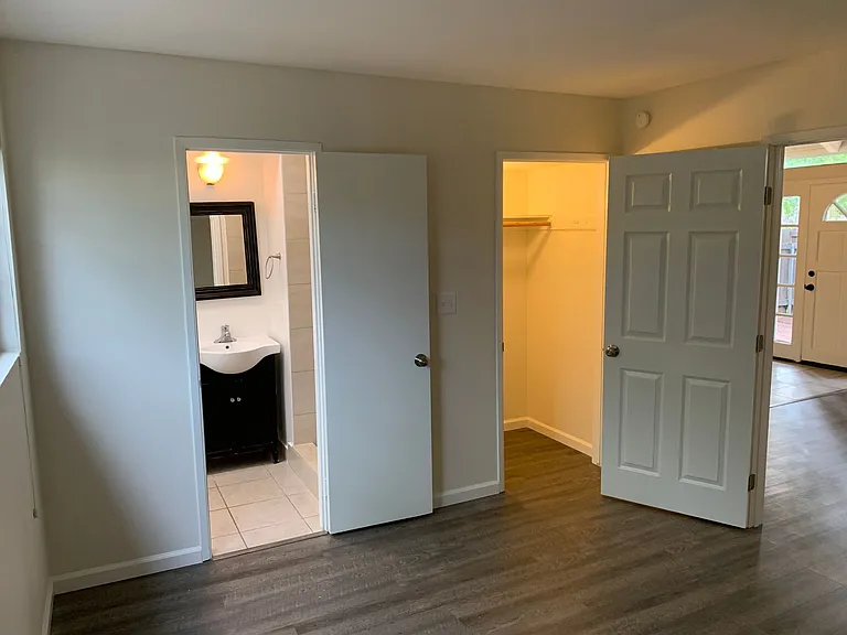 4700 Dexter Dr — Photo 35