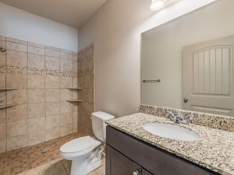 512 E Akard St #400 — Photo 12