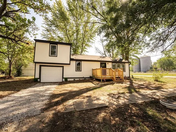 15 E 7th St, Adrian, MO 64720