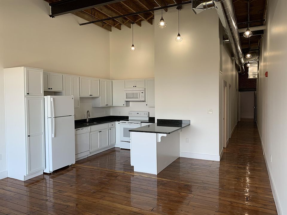 1st image of 240 1st St NE #11332164