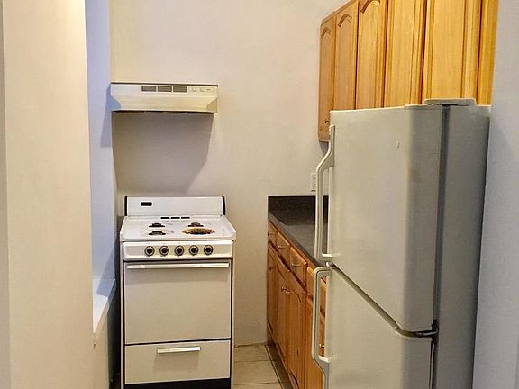 4th image of 608 Saint Nicholas Ave APT 3R