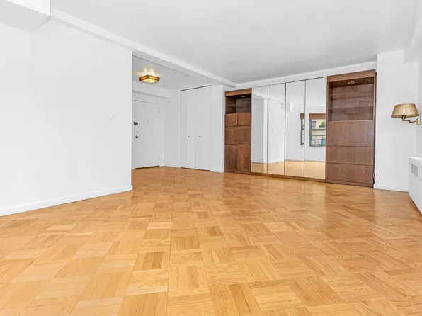 301 East 48th Street image 4 of 9