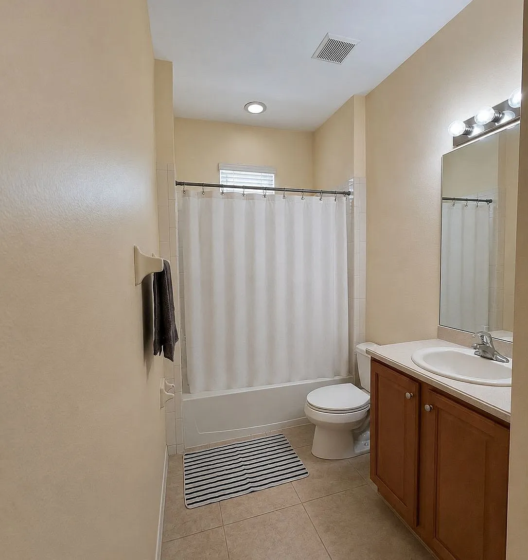 2 bed, 1499 sqft, $2,400 — Photo 4