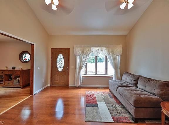 2nd image of 4398 Woodland Cir