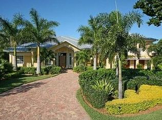 2807 Crayton Rd, Naples, FL 34103