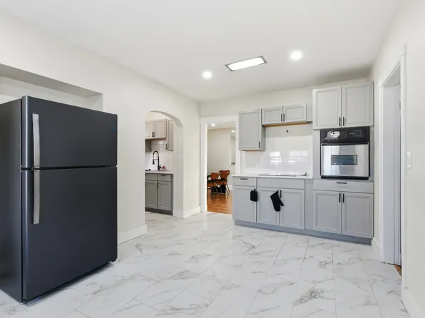 706 Metropolitan Ave Floor 1, Hyde Park, MA 02136