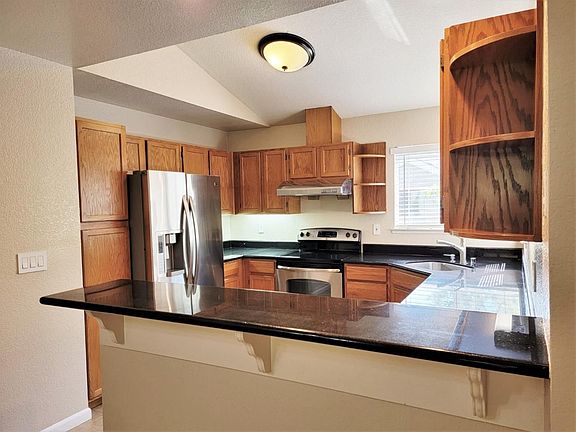 3rd image of 1615 Parkview Green Cir