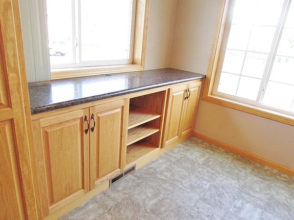 3rd image of 1270 Fieldstone Dr