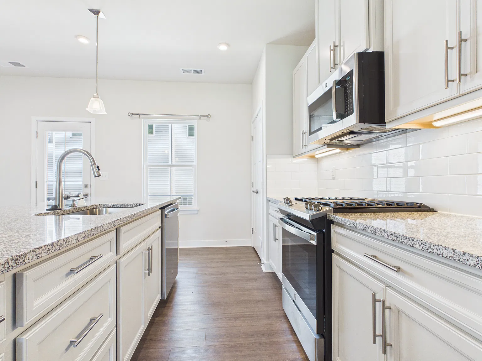 3 bed, 2.5 bath, 1780 sqft, $2,100 — Photo 4