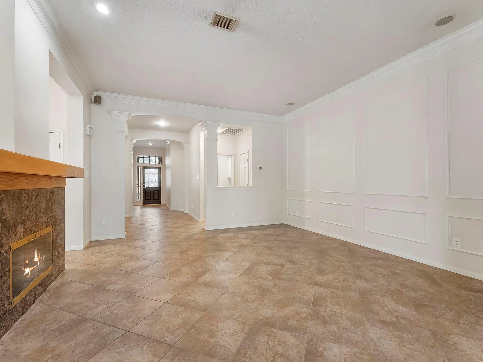 3 bed, 2.0 bath, 1883 sqft, $2,550 — Photo 4
