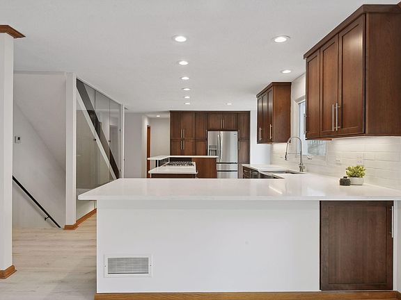 5th image of 6825 Stonewood Ct #0