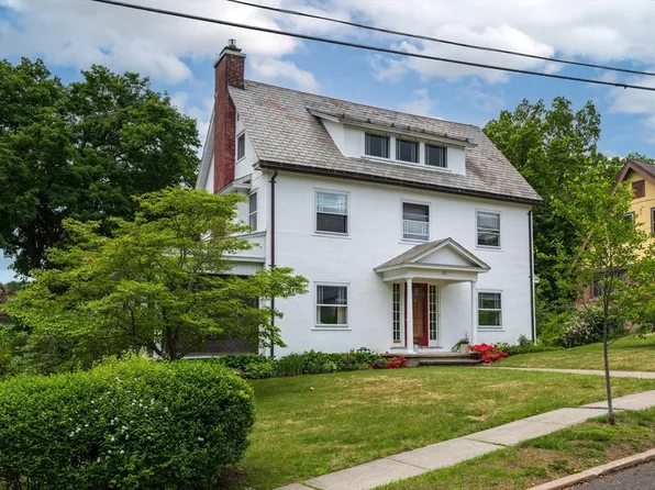 83 Wellesley Rd, Holyoke, MA 01040